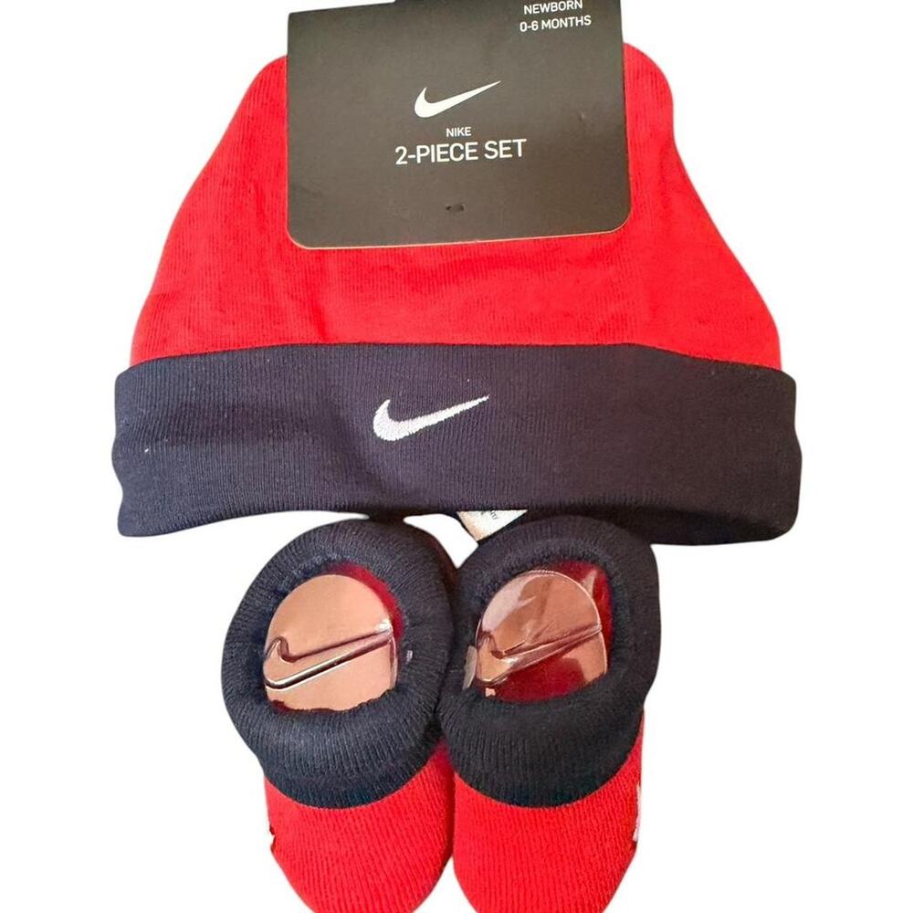 Nike Newborn 0-6 Months 2-Piece Beanie Bootie Set Red/Black